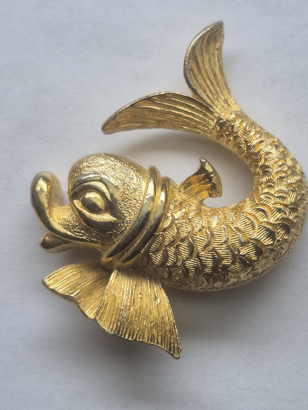 Vintage Gold Tone Fish Brooch - Picture 4 of 4
